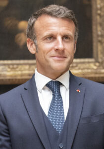 Il Presidente francese Emmanuel Macron fotografato in occasione della inaugurazione, con il Presidente della Repubblica italiana Sergio Mattarella, della mostra "Napoli a Parigi - Il Louvre invita il Museo di Capodimonte"